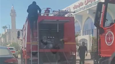 الحماية المدنية تسيطر على حريق بقرية النورس السياحية ببورسعيد| صور