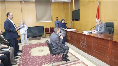 لجنة فنية لدراسة مطلب أهالي عزبة كيرولس الشرقية ببني سويف بتوصيل الصرف الصحي