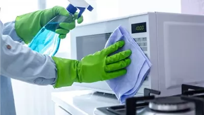 أسرع وصفة لتنظيف المايكروويف.. الدهون ستذوب في الحال بدون دعك