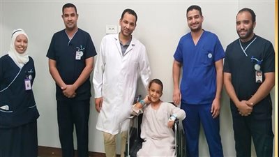 مجمع الأقصر الطبي يجري جراحة متقدمة لصغير يعاني التهابًا مزمنًا بعظمة الشظية بالقدم