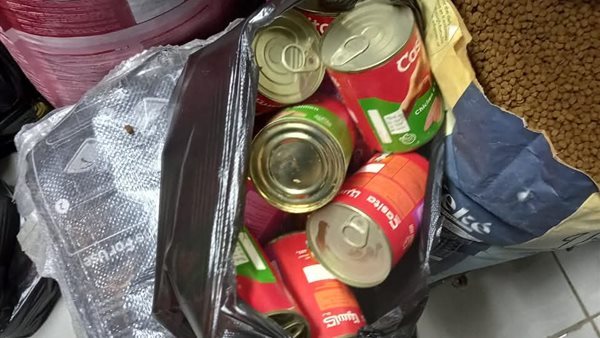 أطعمة الحيوانات الأليفة