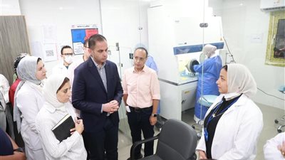 نائب وزير الصحة يتفقد مستشفى علاج الأورام بسمالوط والمركز الإقليمي لنقل الدم بالمنيا