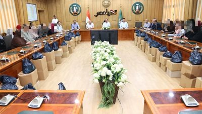 بقيمة نصف مليون جنيه.. محافظ المنوفية يوزع مساعدات لـ55 حالة إنسانية ضمن لقاءات رد الجميل