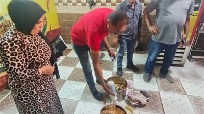 إعدام 125 كجم لحومًا ودواجن ومنتجات غذائية فاسدة وتحرير 36 محضرًا في جمصة بالدقهلية