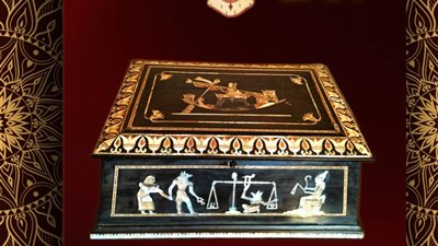 متحف ركن فاروق يعرض علبة حلويات ملكية مصنوعة من الخشب المطعّم بالصدف 