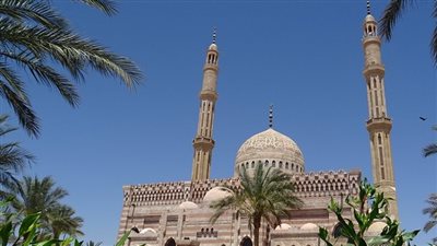 شيد على مساحة 27 ألف متر ويتسع لـ4000 مصلٍ.. مسجد المصطفى أشهر مساجد شرم الشيخ