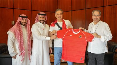 نادي الوحدة السعودي يكرم خالد جلال | صور