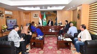 محافظ الفيوم يناقش استعدادات تنظيم المهرجان الدولي لأفلام البيئة والفنون المعاصرة