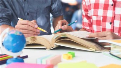 نقل صغير صيني إلى المستشفى بعد أدائه واجباته المدرسية لمدة 14 ساعة