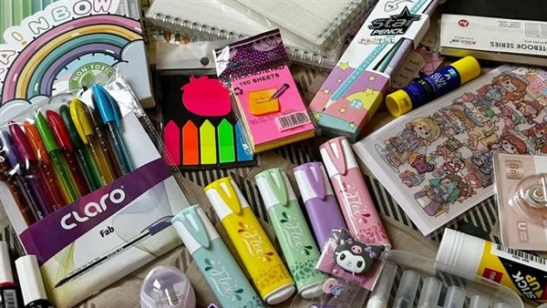 أدوات مدرسية أساسية