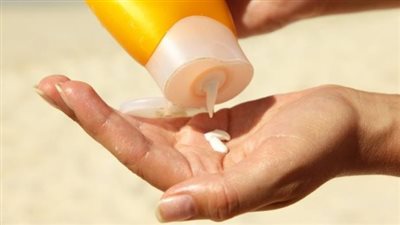 طبيب يكشف عن 3 طرق مفاجئة يتعرض بها الأفراد لأضرار الشمس ..تعرف على التفاصيل