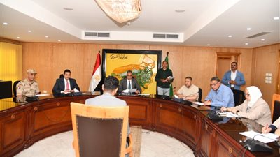 خلال اللقاء الدوري.. محافظ الفيوم يوجه بتوفير مشروعات تنموية وفرص عمل وتراخيص أكشاك للأولى بالرعاية