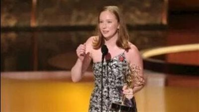 تضامنًا مع غزة.. الممثلة الأمريكية هانا أينبيندير خلال تسلمها جائزة الإيمي: لتحيا الطيور حرروا فلسطين