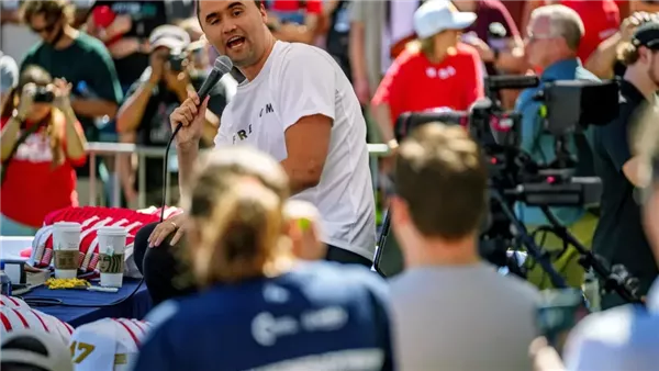 تشارلي كيرك