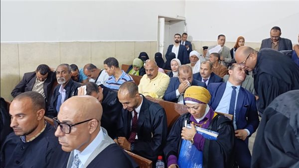 وصول أسرة المتهمة