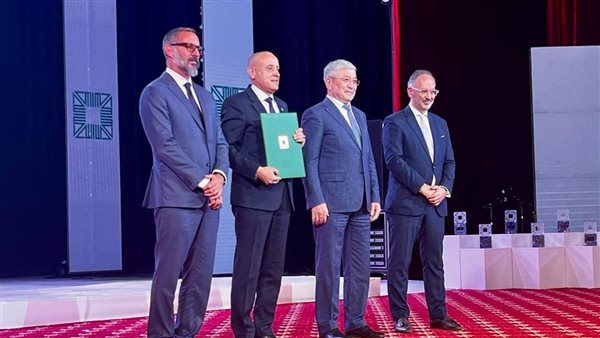 محافظ الأقصر يتسلم