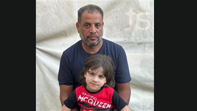 فرحتي متتوصفش.. أول تعليق من والد الصغير يونس مريض ضمور العضلات بعد اكتمال التبرعات