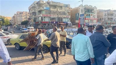 حملات موسعة بالعبور لضبط الإشغالات والباعة الجائلين