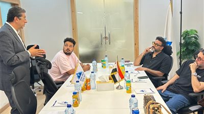 أكرم حسني وهشام ماجد ومصطفى غريب يدعمون الأسر الأولى بالرعاية خلال زيارة لمؤسسة راعي مصر