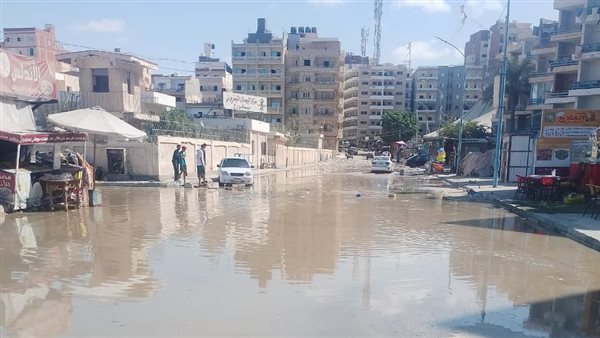 غرق أحد الشوارع الغارقة