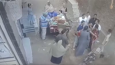 حطله جاز على العيش.. مشاجرة بين صاحب فرن وبائع متجول وزوجته في الزقازيق