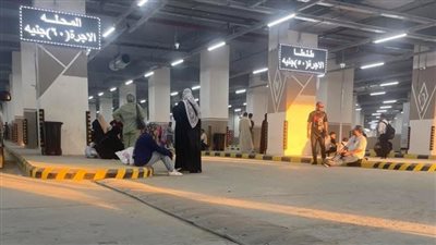 سلالم طويلة ومفيش كراسي.. شكاوى الركاب بعد نقل موقف الأقاليم من كوبري الليمون لرمسيس| صور 