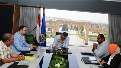 محافظ أسوان: إعادة توزيع المنتفعين الجارٍ تسجيلهم بمركز طب صحة أول وافتتاح صيدليات تجارية خلال شهر