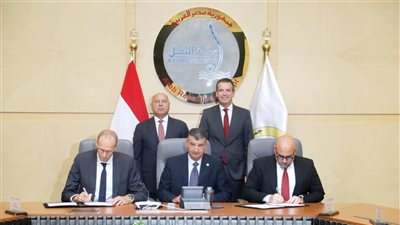 كامل الوزير: توقيع 3 عقود مع كاف الإسبانية لصيانة 23 قطارًا وتأهيل 39 آخر لمترو الأنفاق