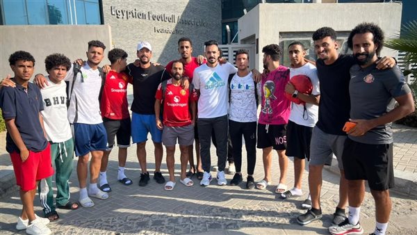 لاعبو الطيران أمام