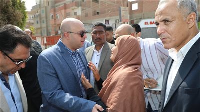 محافظ بني سويف يتابع مع التضامن إجراءات دعم طفل من ذوي الهمم وأسرته بعد استغاثة والدته