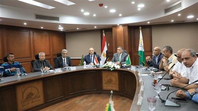 محافظ الجيزة يسلم 20 عقدًا لتقنين أوضاع أراضي أملاك الدولة: حريصون على تقديم التسهيلات للمواطنين