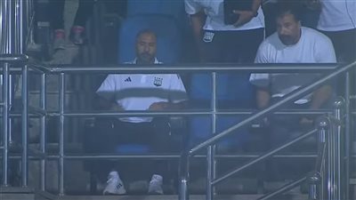 طرد محمد شوقي مدرب زد خلال مباراة بيراميدز بعد اعتراضه على الحكم