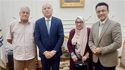 بعد استغاثتها.. محافظ القاهرة يستقبل الحاجة هناء حفيدة الشيخ محمد رفعت ومحمد سعيد محفوظ