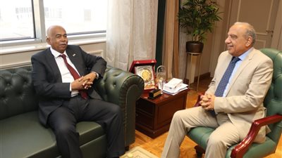 وزير الكهرباء يبحث مع وزير الطاقة والنفط السوداني تعزيز التعاون بمجالات الكهرباء والتدريب وتأهيل الشبكات