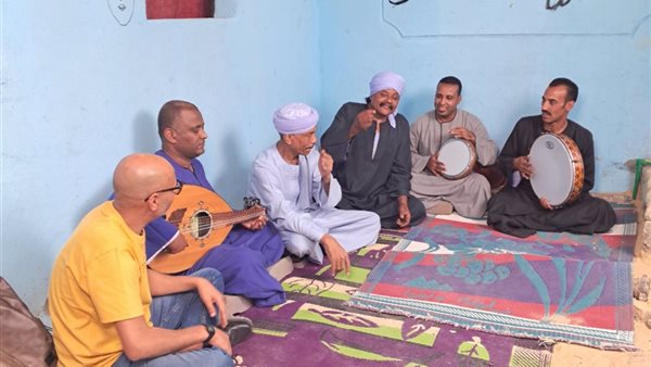 مصر تُغني يسلط الضوء