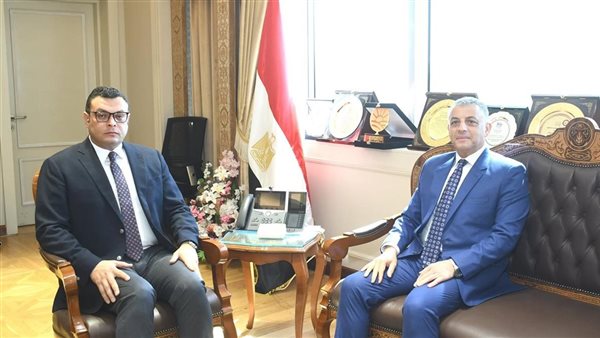 وزير الإسكان ومحافظ