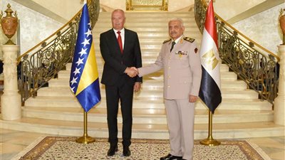 وزير الدفاع يلتقي نظيره البوسني والوفد المرافق له 