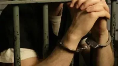 يعاني مرضًا نفسيًا.. تفاصيل ضبط المتهم بإلقاء زجاجات بنزين مشتعلة في الطريق بالغربية