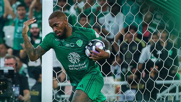 إيفان توني مهاجم