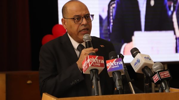 وزير العمل السيد