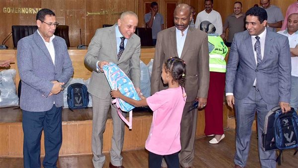 حفل توزيع 1000 شنطة