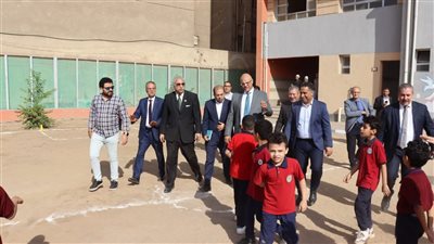 محافظ القليوبية يشارك في طابور الصباح ويتفقد عددًا من المدارس ببنها مع انطلاق العام الدراسي الجديد