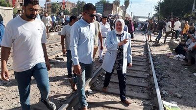 فارشين على مزلقان السكة الحديد.. حملة لرفع الإشغالات والمخالفات بشبين القناطر