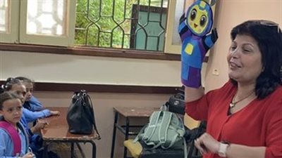 بشخصيات كرتونية محببة.. معلمة بالأقصر تبهر تلاميذها منذ أول يوم دراسي| صور