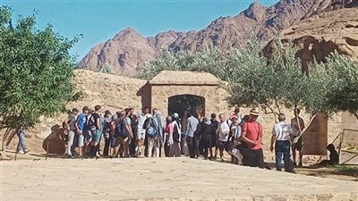 في أول أيام الخريف.. 281 سائحا وزائرا اليوم بمدينة سانت كاترين