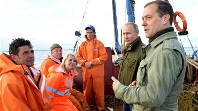 تقارير: ظهور الحارسة الغامضة لـ بوتين بتنكر جديد بعد أن نالت لقب العميلة كورنتو 