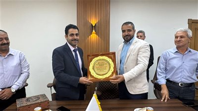 في أول أيام عمله.. رئيس جهاز العبور الجديدة يكرم سلفه ويضع ملف تقنين الأراضي على رأس الأولويات