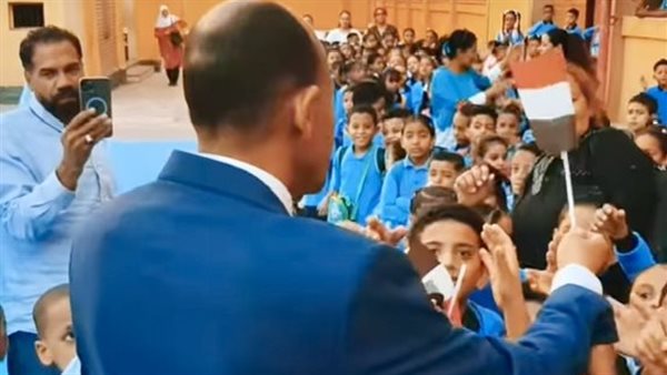 عاوز الأعلام في إيديكم