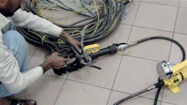 أسلك ومعدات كهربائية