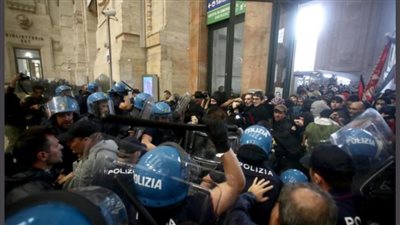بتهمة مقاومة السلطات.. الشرطة الإيطالية تعتقل متظاهرين خلال احتجاجات داعمة لغزة 